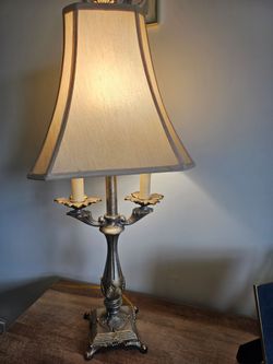 $25.00 - MidCentury Regency Baroque Style 2-Arm Lamp!  Very Classic & Functional!