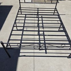 Metal Bed Frame – Full Size 🛏️