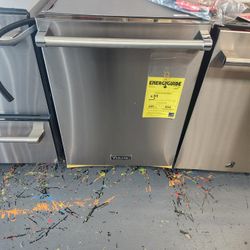 Viking 24 Inch Built In Dishwasher VDWU324SS