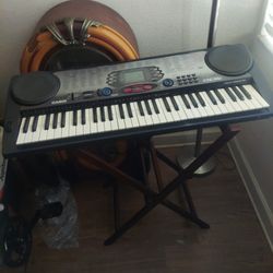 Electric keyboard.