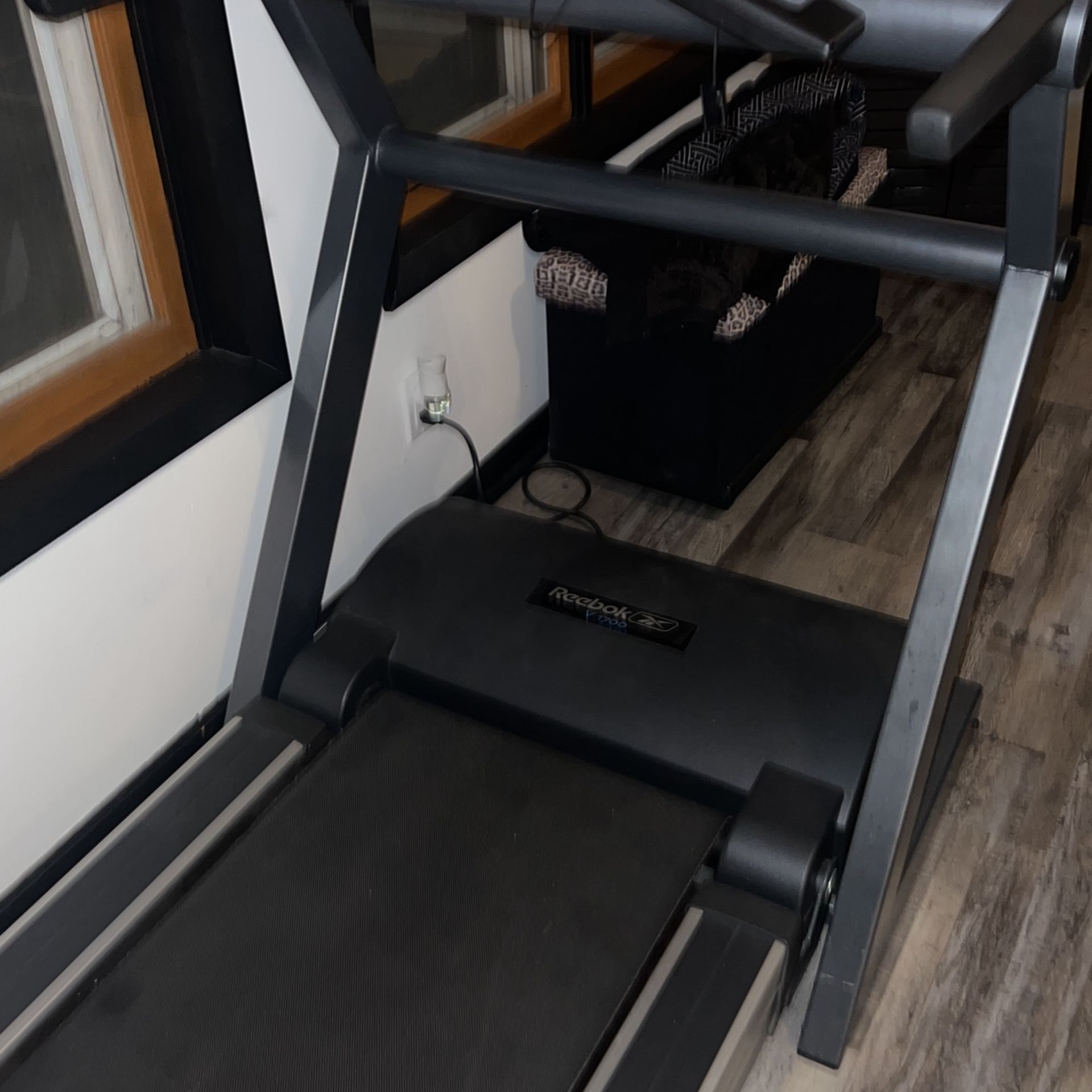 Reebok v1700 online treadmill