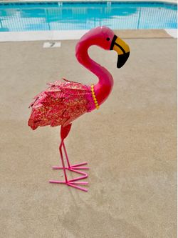 Beautiful Crafted Metal Flamingo 🦩 (15Hx7W)