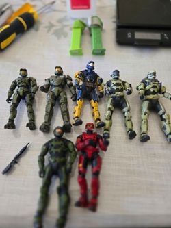 Halo figures- toys