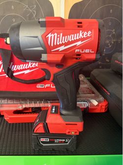 Milwaukee M18 1/2” impact w/ battery and charger