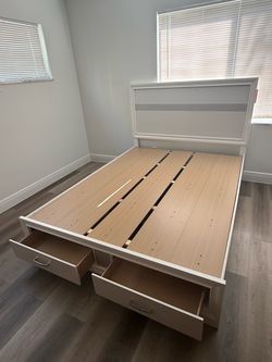 Brand New Queen Bed with Drawers / Cama Queen con Gavetas Nueva a Estrenar