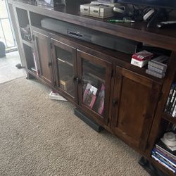 Wooden TV/ Entertainment Center