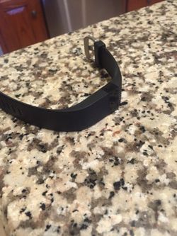 Fitbit charge HR - small. Broken piece