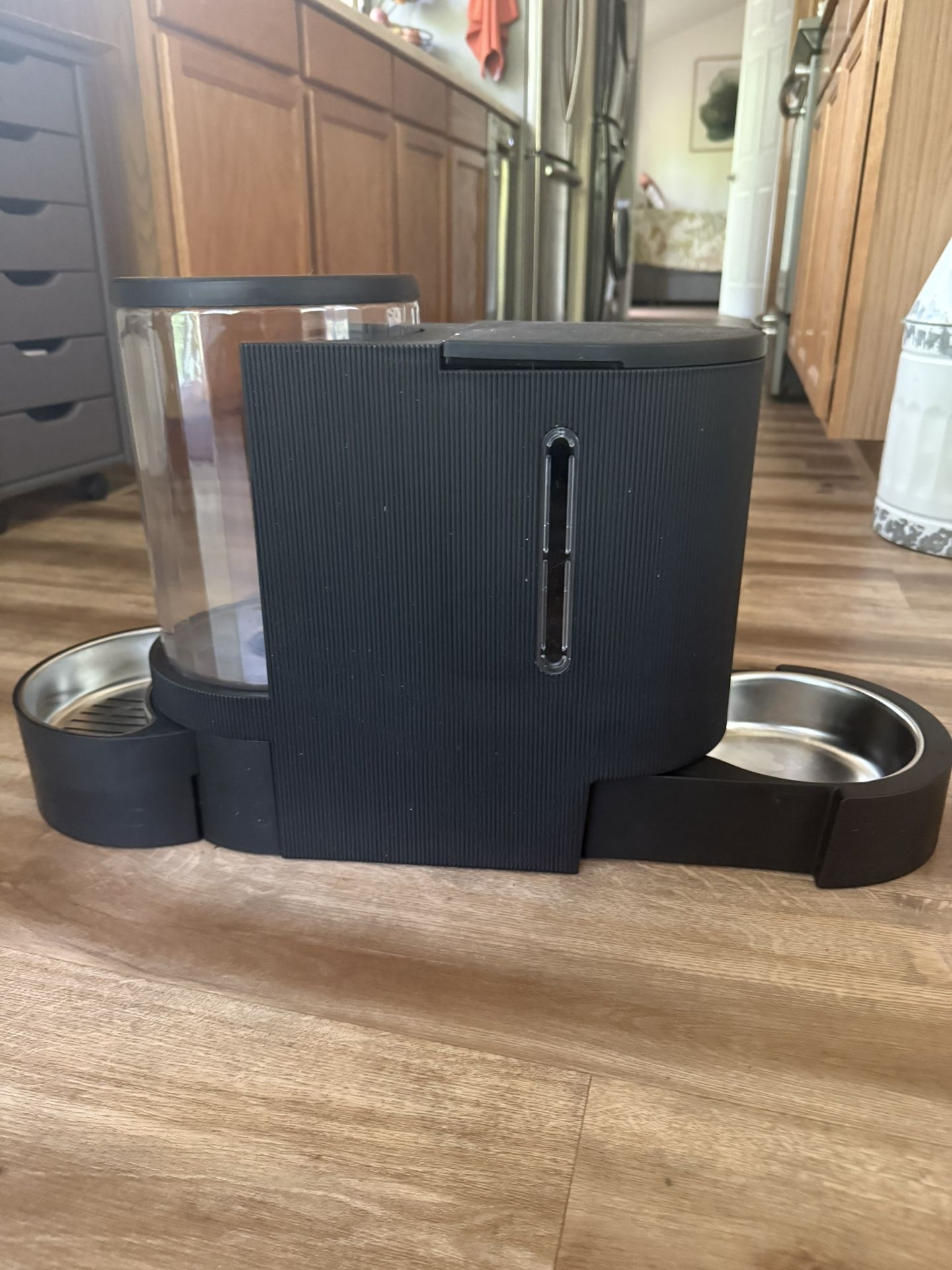 2-in-1 Gravity Pet Feeder & Waterer