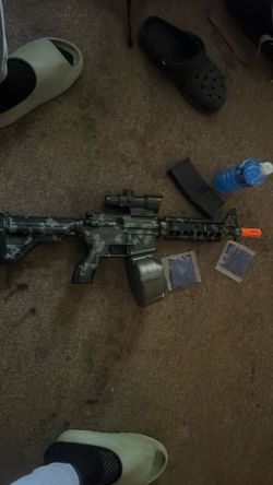 It a  military colors Orby gun gel blaster