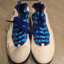 Size 10.5 - Air Jordan 10 Retro Charlotte Hornets NEEDS A GOOD CLEANING