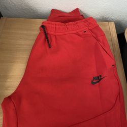 Nike Tech Fleece Sweats Red