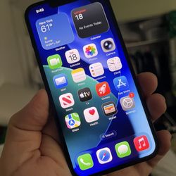 Unlocked iPhone 13 - 128GB 98% Battery health 