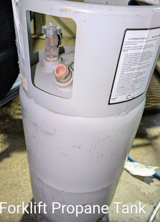 Forklift Propane Tank Already Filled Up. You Won't Find It Cheaper Than This The Tank Alone Is $200 And It's Filled With Liquid Propane All The Way U