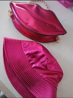 Hat and purse pink