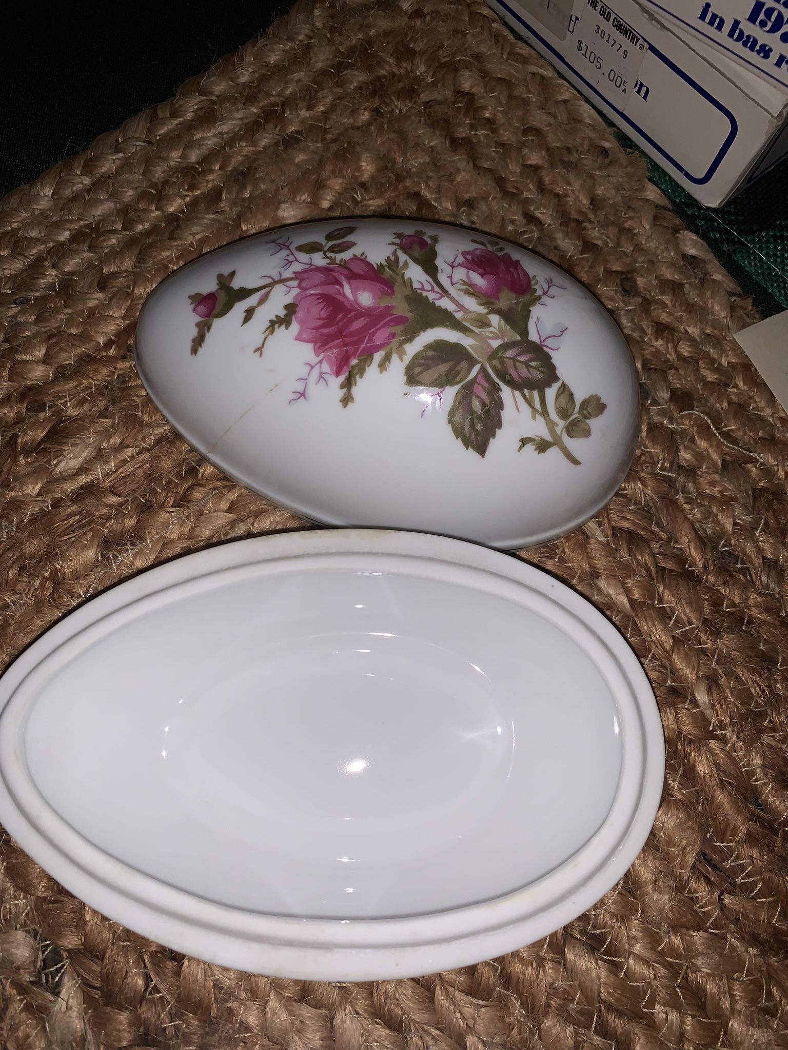 Vintage TIiI Wayzata Minnesota Egg/Shaped Trinket Box