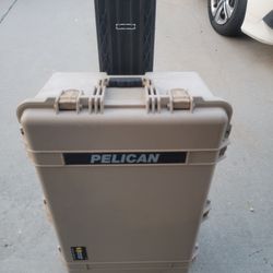 ColorCase
ColorCase Pelican 1650 Case Desert Tan - Large Sized Waterproof Rolling Case 