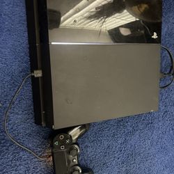PS4 ( GOOD CONDITION) 