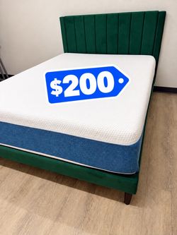 Queen green platform bed frame an 12” mattress