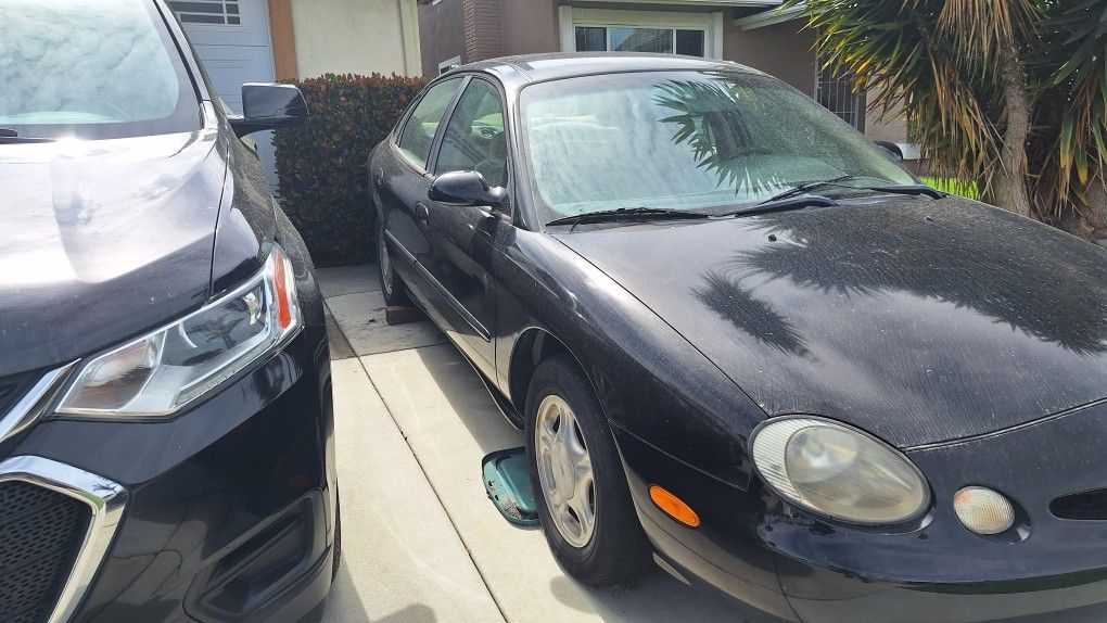 Ford TAURUS