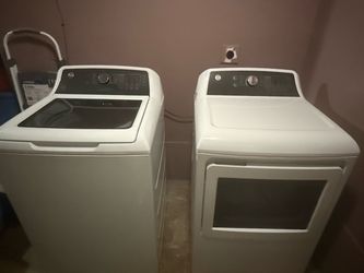 Hot Commodity GE Washer& Gas Dryer Set
