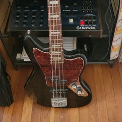 Squier Full Size Jag Bass