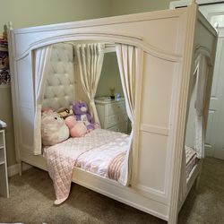 Pottery Barn Blythe Carriage twin  Bed