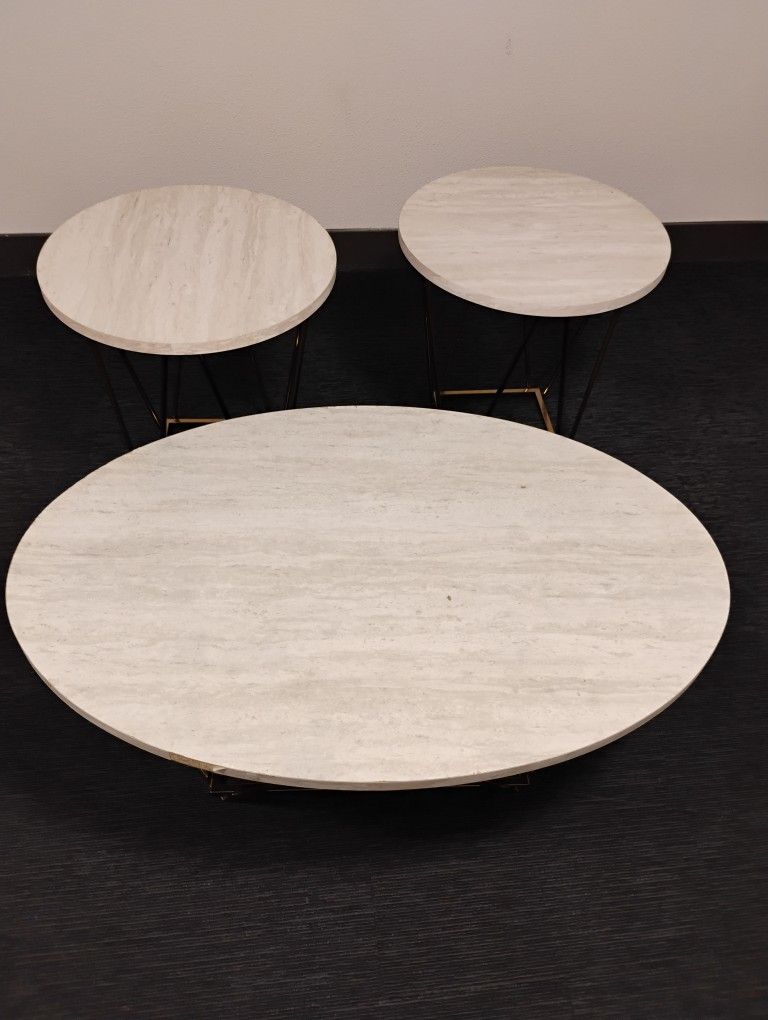 ---$60$--Living Room Table And 2 End Tables--$60--