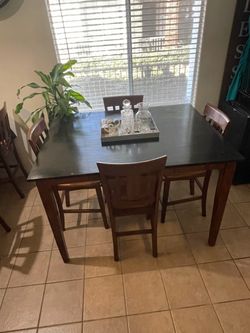 Bar top dining table