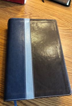 New Living Translation NLT Study Bible great condition