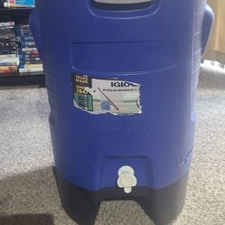 Igloo Wheeled Beverage Cooler