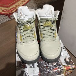 Sea foam Jordan 5 (size 8)