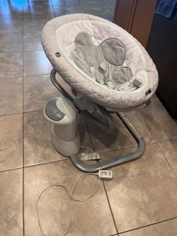 Graco Baby Swing with Music and Movement