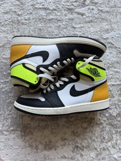 Air Jordan 1 Retro High OG 'Volt Gold'