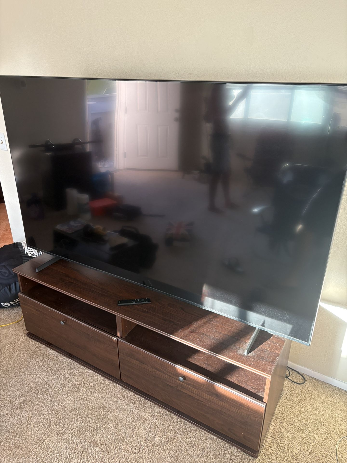 Samsung 75” 4K UHD Smart TV – Like New W/ TV Stand With Storage