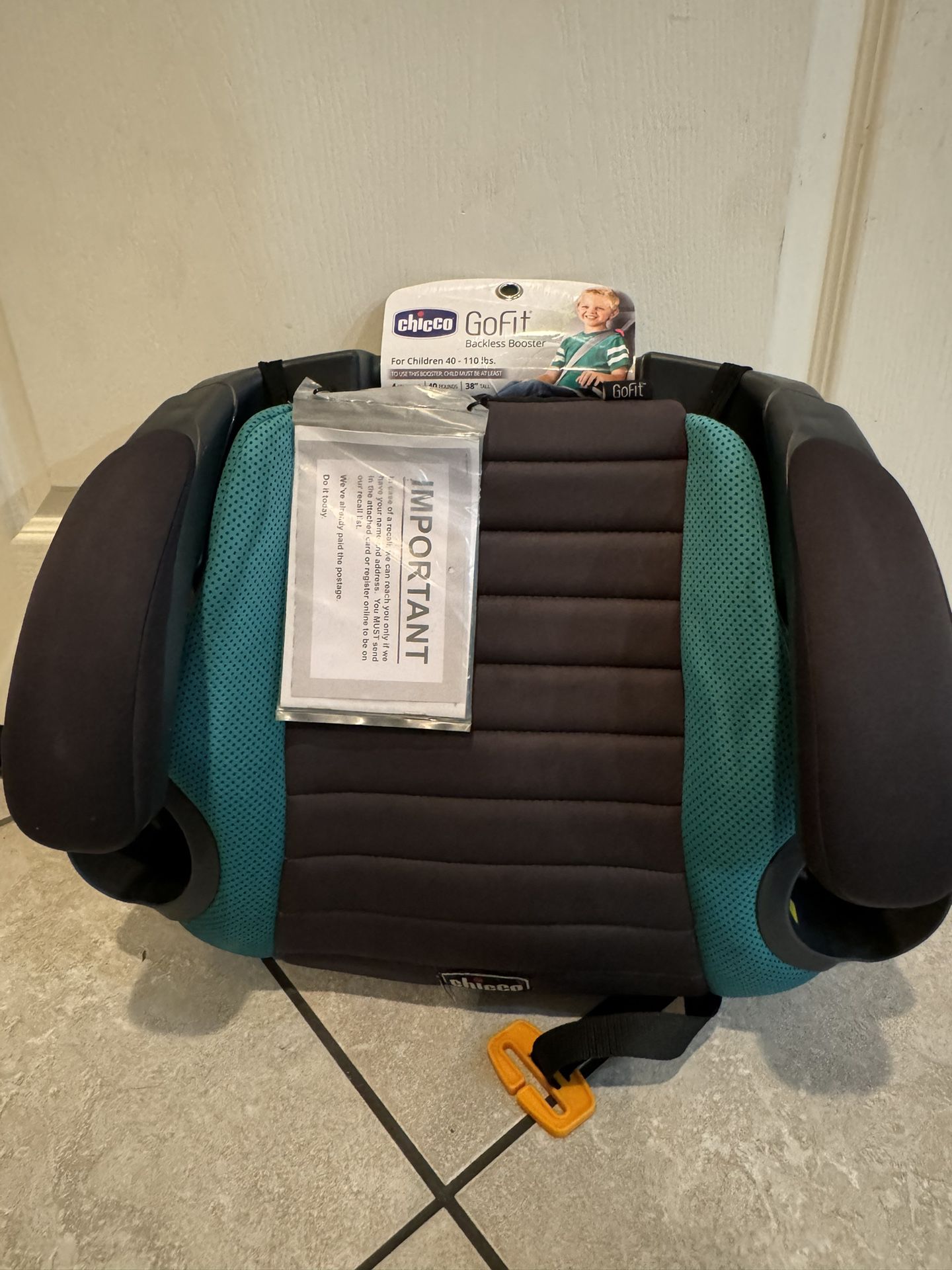 Chico GoFit  (Backless Booster Seat With A Handle To Carry) 
