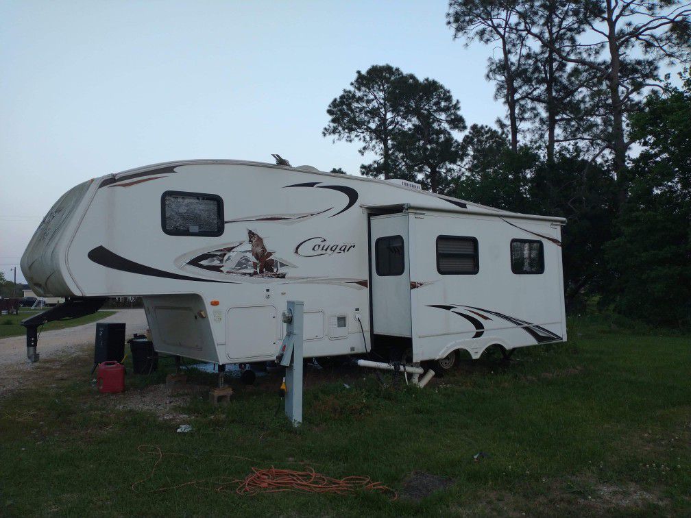 Photo 2010 Keystone Cougar 30 Amp 29 5th wheel wGooseneck hookup. Lots of storage, stand up shower, outdoor kitchen, outdoor radio speakers. $12,500 obo.