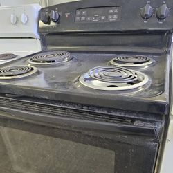 Electric Stove Working Perfectly Fine Very Clean Super Capacity I Can Deliver To You 90 Days Warranty 