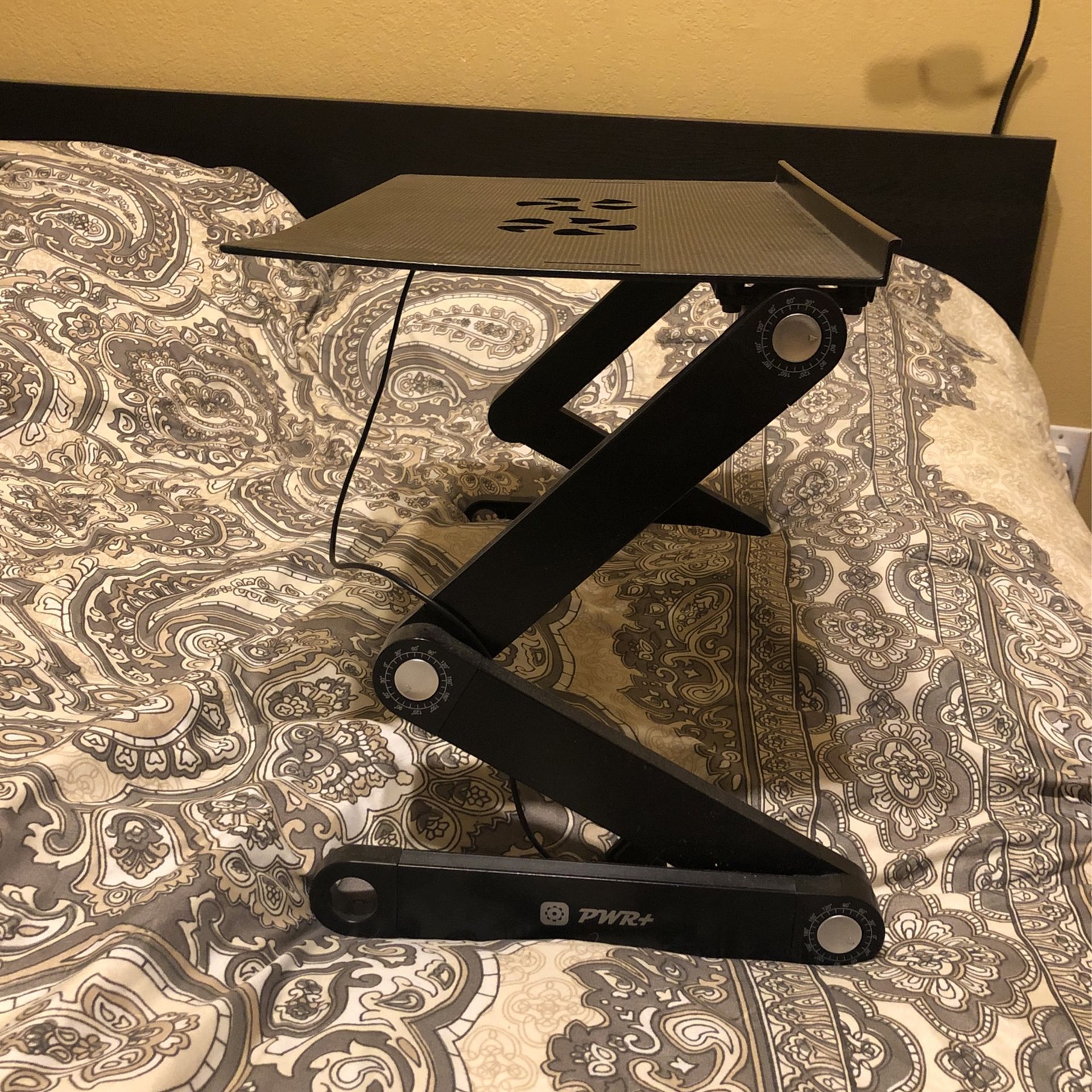Adjusting LAPTOP STAND - Multiple settings and built in fan