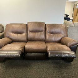 Follett Reclining Sofa👈Financing Available Only $10 Down Payment🥳
