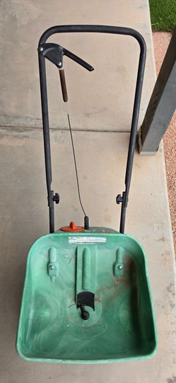 Scotts Turf Builder EdgeGuard Mini Spreader