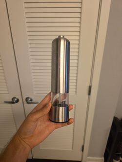 Electric pepper grinder
