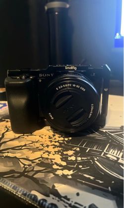 Sony ZV-E10 Bundle w/ Lens + Cage - Excellent Condition