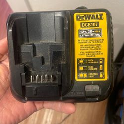 Dewalt Charger(DCB107)