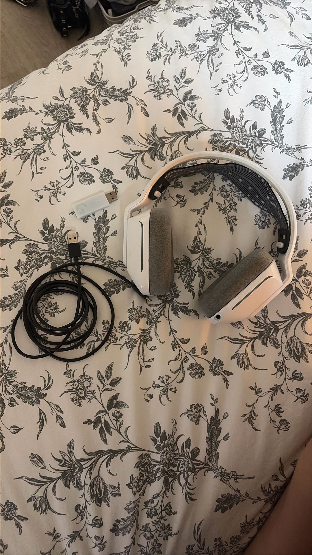 Logitech G733 Lightspeed Wireless Gaming Headset