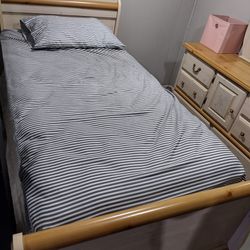 BEDROOM SET W/O BOX SPRING AND MATTRESS  FOR $250 