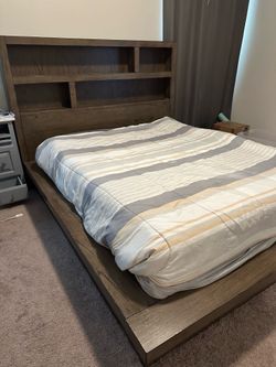 Bed frame ( queen)