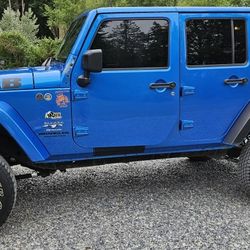 2016 Jeep Wrangler JKU Moab Edition *NEW LIFT*