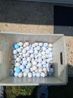 total of 172 golf balls various brands