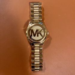 Michael Kors Monogram Logo Runway MK5786 Watch Womens Quartz 
