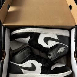 Jordan 1 Mid Gs 4.5 Y